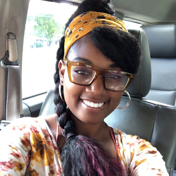 Meet your Posher, T - Picture 1 of 1